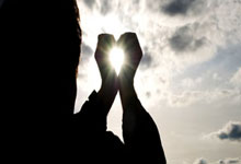 萨巴伦卡+斯瓦泰克弃赛！恭喜郑钦文，跻身夺冠热门，5连胜=捧杯.